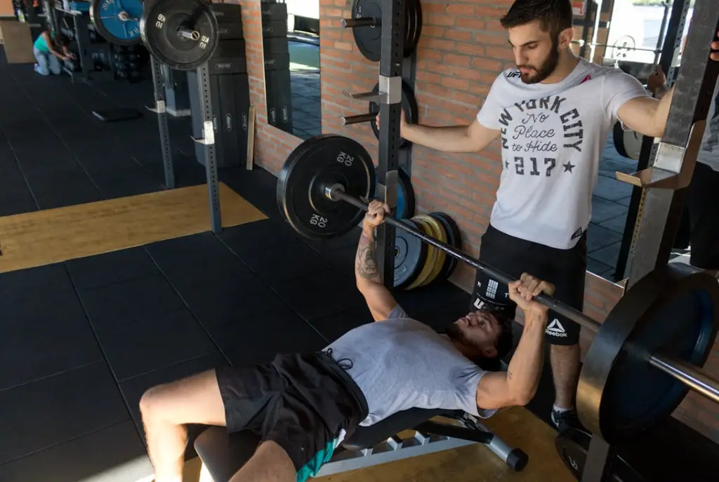 徒手健身女:妳也能擁抱強健美感